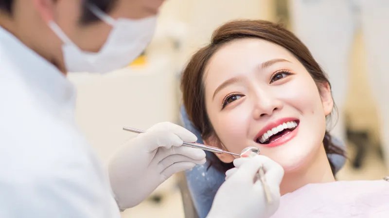 前歯・奥歯・ブリッジはどの素材が向く？