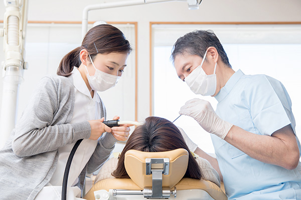 歯科の治療風景