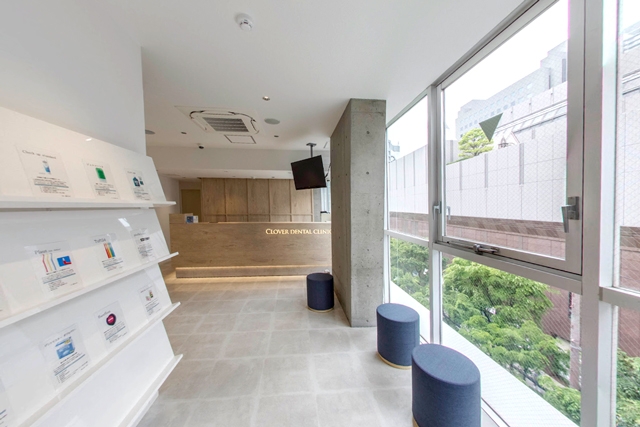 梅田茶屋町クローバー歯科・矯正歯科のフロント